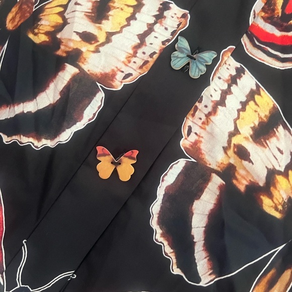 Butterfly Print Button Down Shirt - Picture 4 of 9